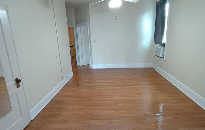 2 beds, 1 bath, 800 sqft, $799