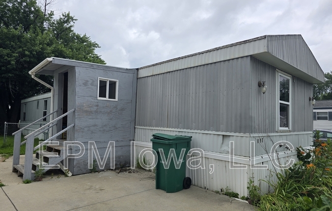 700 W RIDGEWAY AVE