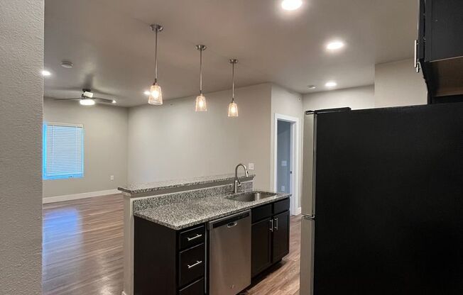 2 beds, 2 baths, 946 sqft, $1,550