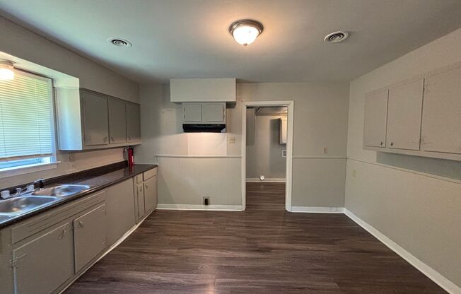 Welcome to 4204 Crain Rd in Memphis, TN!