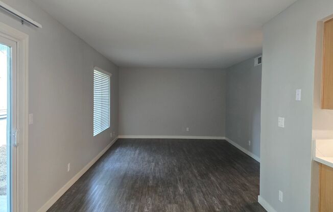 2 beds, 1 bath, 875 sqft, $2,760, Unit 597
