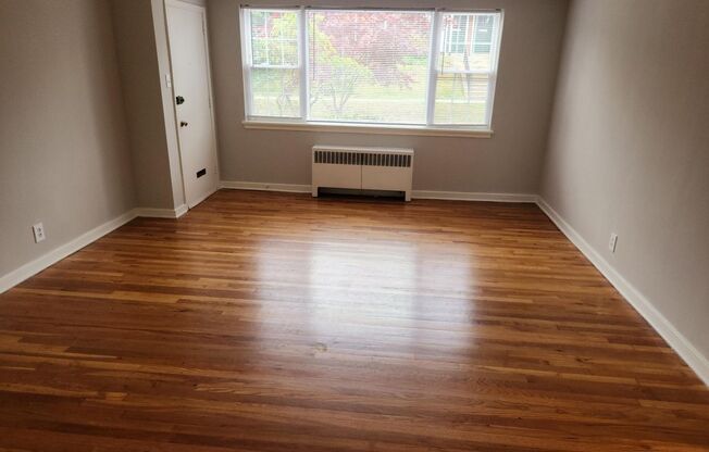 2 beds, 1 bath, 897 sqft, $2,175, Unit G-03