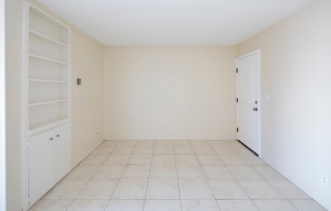 Charming Upstairs 1 BR in Pacific Beach with Garage Parking