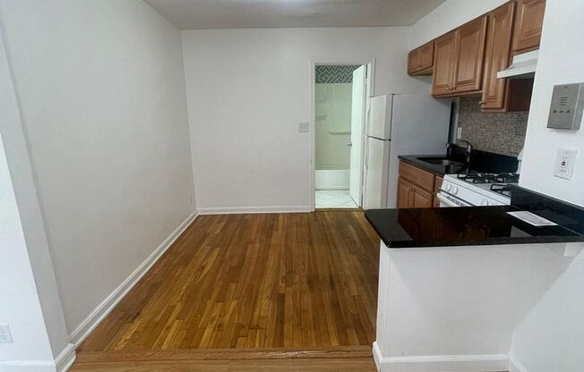 Studio, 1 bath, 9,999 sqft, $1,550