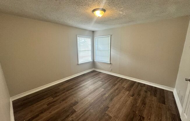 2 beds, 1 bath, $1,299