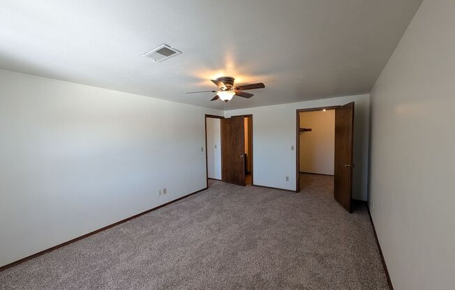 2 beds, 2 baths, 1,034 sqft, $1,279, Unit 1401 077