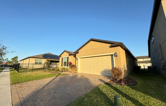 Single family house in Lake Nona! Gate community & A rated school within 2 mins and lots of amenities!