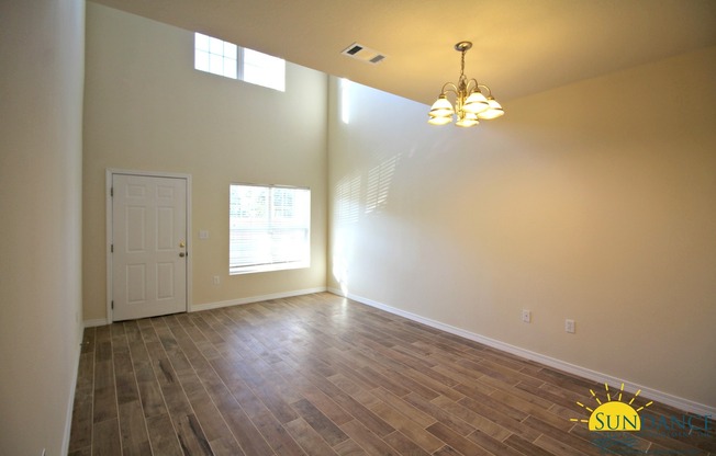 Beautiful 3 Bedroom 2 Story Townhouse in Fort Walton Beach!