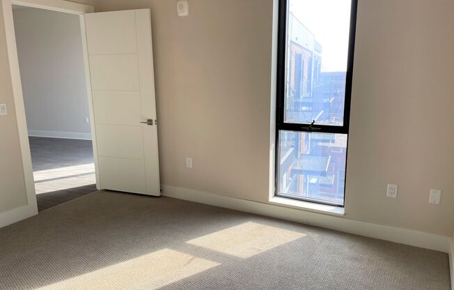 1 bed, 1 bath, 902 sqft, $1,900, Unit 321 Jefferson-402