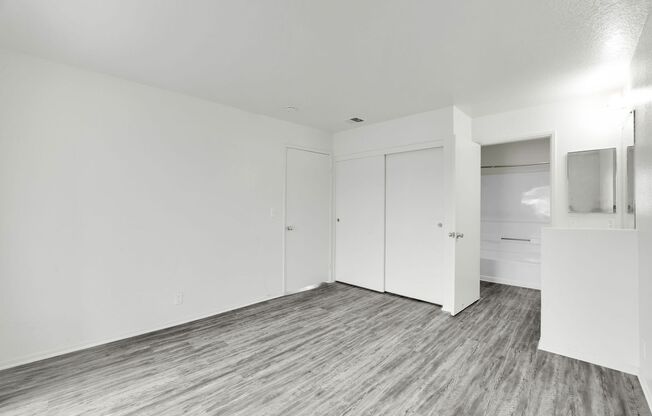 2 beds, 2 baths, $2,048, Unit 116