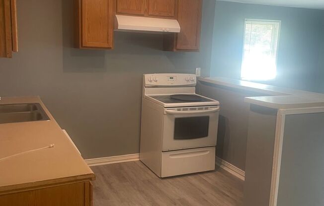 3 beds, 1 bath, $1,600