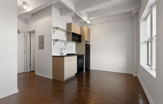 Studio, 1 bath, 212 sqft, $1,450, Unit 304