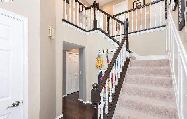 4465 NW Kahneeta Drive ~ Amazing Home!