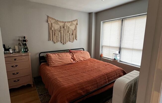 1 bed, 1 bath, $1,575, Unit G2