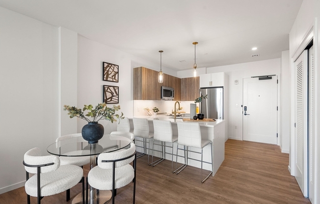 1 bed, 1 bath, 651 sqft, $4,250, Unit 717