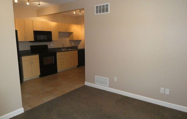 1 bed, 1 bath, $795, Unit Apt 203