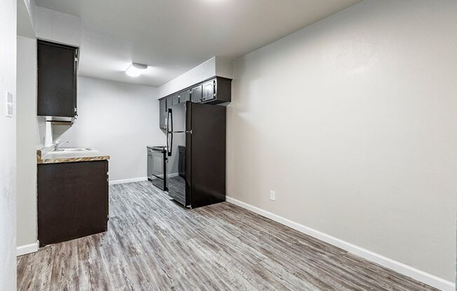 2 beds, 1 bath, 736 sqft, $745, Unit A-6