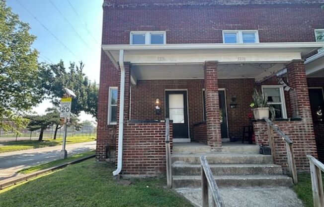 2 bedroom town-home in Milo-Grogan Neighborhood