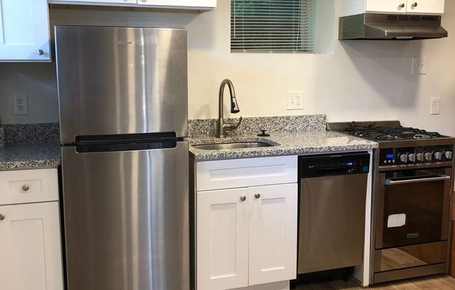 Studio, 1 bath, 420 sqft, $1,325, Unit 11