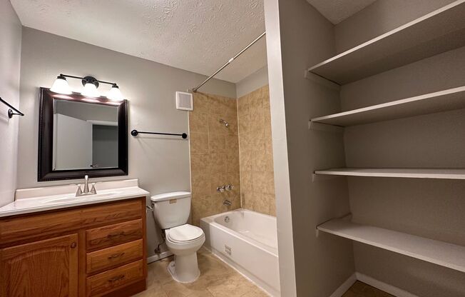 2 beds, 1 bath, 960 sqft, $1,365, Unit 64