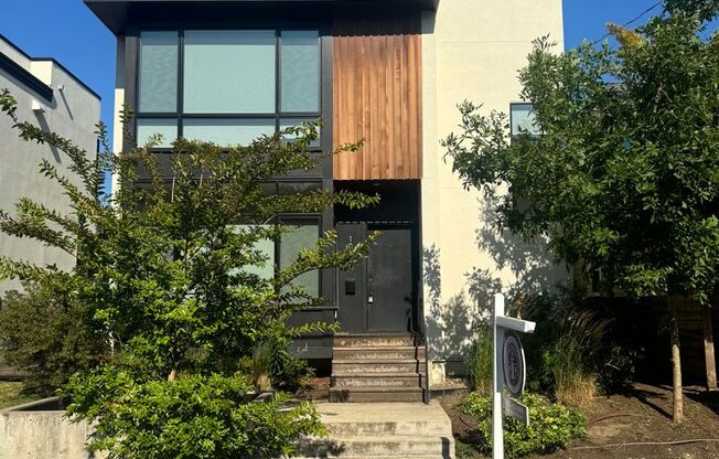 STUNNING MODERN SE PORTLAND TOWNHOME! 2 Bedrooms + Spacious Loft | Oversized Patio | Cozy Fireplace | $0 Upfront Security Deposit Option with Rhino!