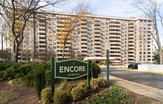 Contemporary 2BR/2BA Corner Condo at The Encore of McLean