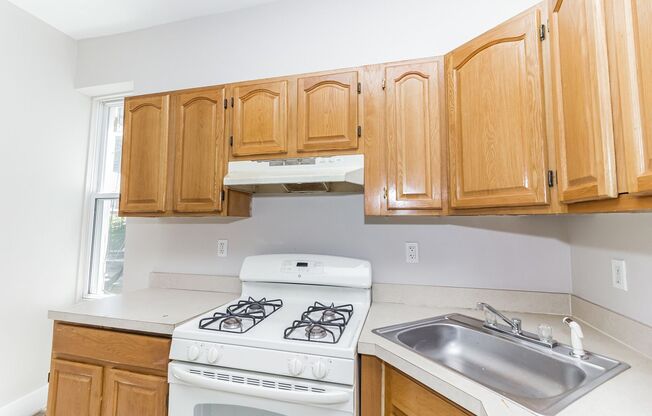 2 beds, 2 baths, $1,100, Unit Unit A