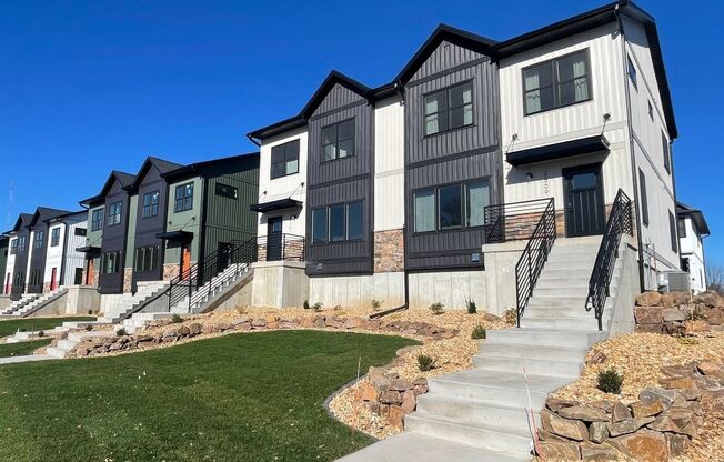 Brand New Luxury Townhomes: 3BR, 2.5Bath Altoona WI