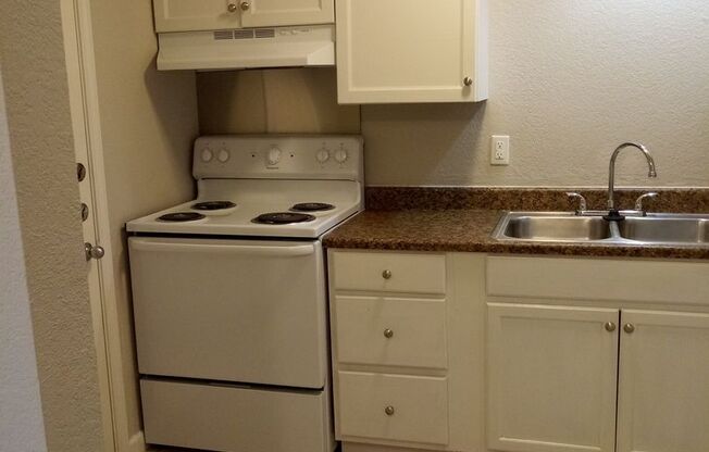 2 beds, 1 bath, 918 sqft, $1,249, Unit G224
