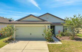 Spacious 3/2 in Haines City with Fence Enclosed Yard!
