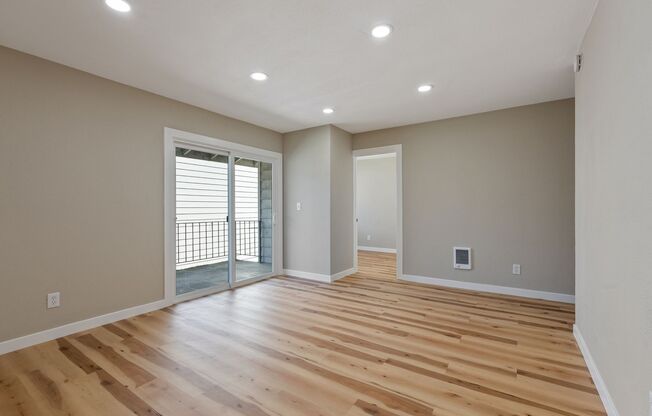 3 beds, 1 bath, 864 sqft, $1,625, Unit #43