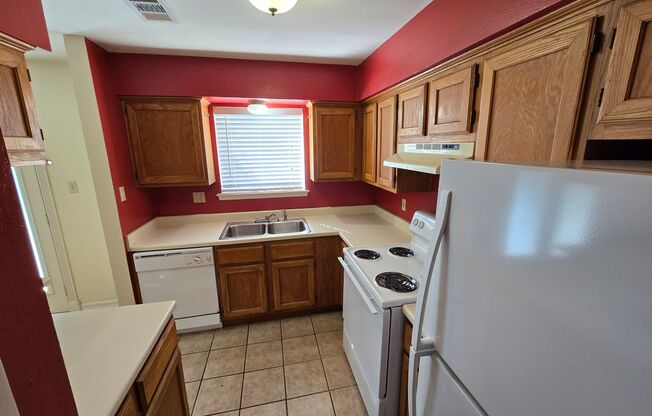 2 beds, 2.5 baths, $995