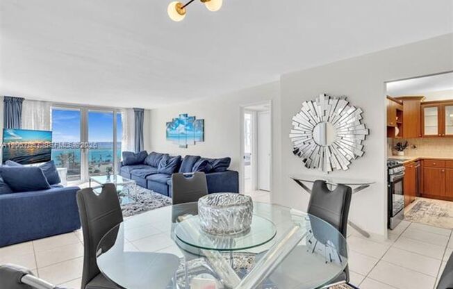 2 beds, 2 baths, $3,500, Unit # 206