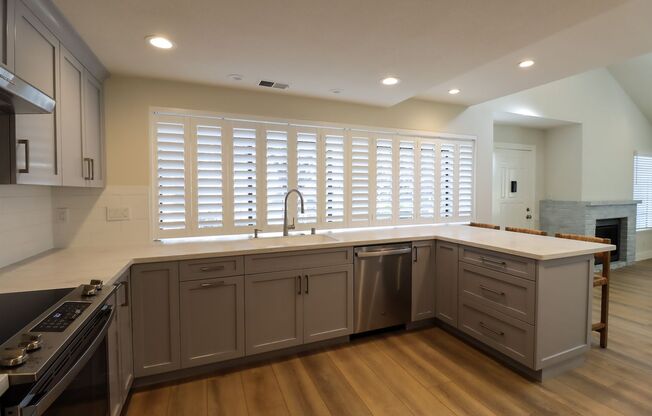 FULLY RENOVATED 3 BEDROOM, 2 BATHROOM TOWNHOUSE IN YERBA BUENA VILLAS. MUST SEE!!!