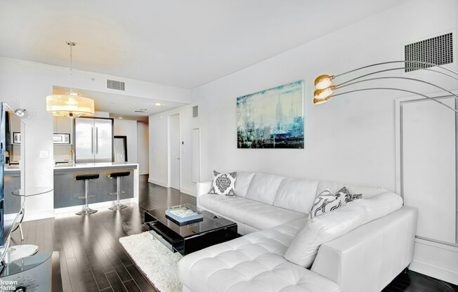 1 bed, 1.5 baths, 988 sqft, $6,280, Unit 3301