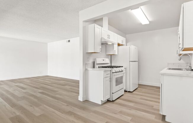 2 beds, 1 bath, 950 sqft, $2,475, Unit 48