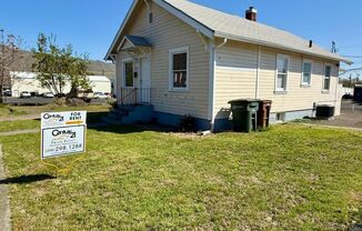 Charming 2-Bedroom, 1-Bathroom House for Rent!