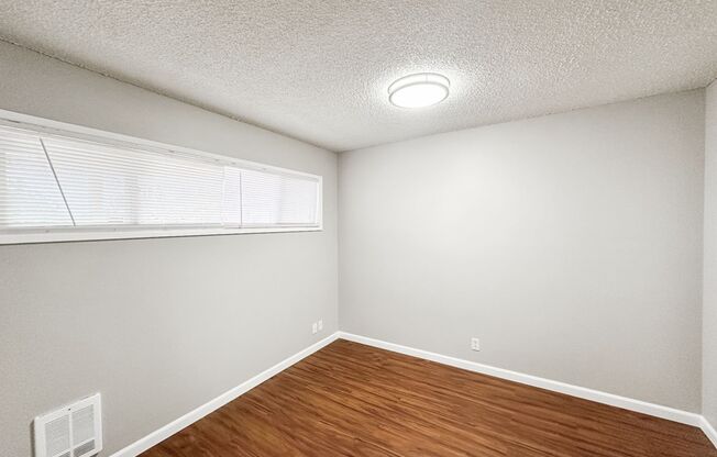 1 bed, 1 bath, 625 sqft, $1,100, Unit 27