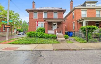 52 1/2 E GATES AVE
