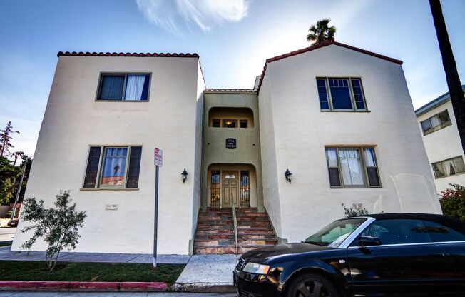 1534 Winona Blvd.