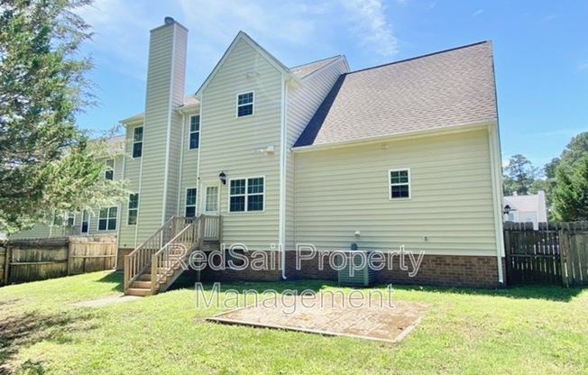 304 MINNIE CIR