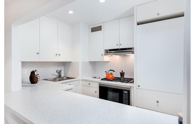 1 bed, 1.5 baths, $5,650, Unit 36E