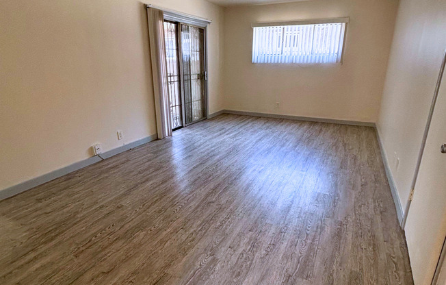 10942-10948 Crenshaw Blvd (Hexagon Eagles LLC)