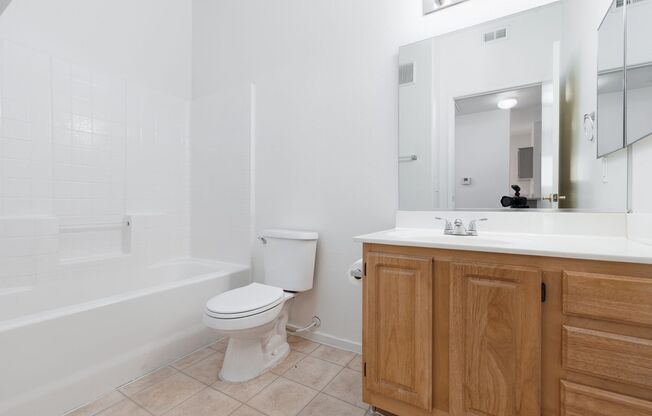 2 beds, 2 baths, $1,300, Unit Bldg 11