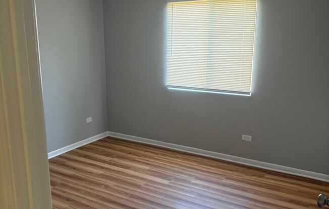 2 beds, 1 bath, $1,500, Unit 801-2D