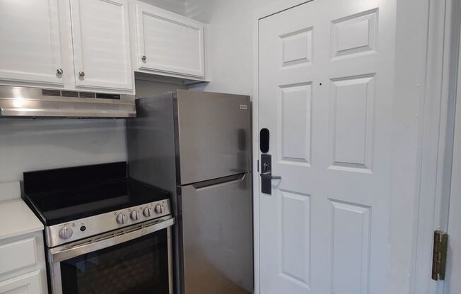 Studio, 1 bath, 329 sqft, $1,185, Unit 318