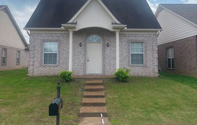 Available NOW! 4br/2.5ba Cordova home conveniently located near Shelby Farms!