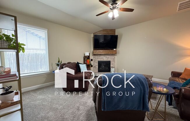 Beautiful 3 Bedroom Home with Study in Westmoore Area of OKC