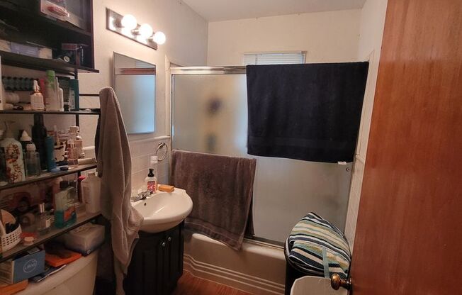 2 beds, 1 bath, $1,025