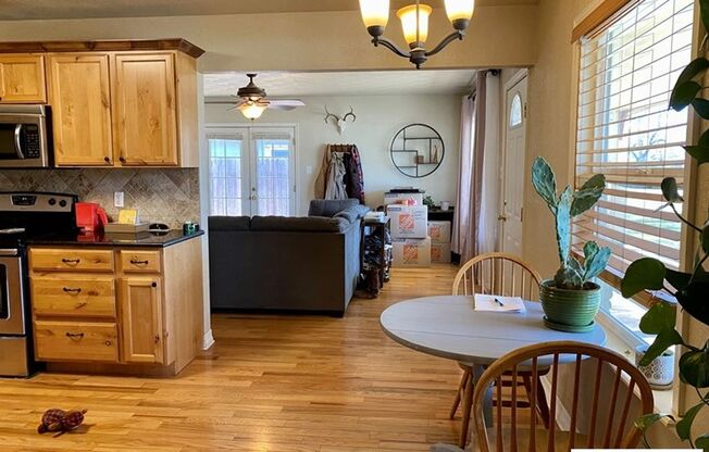 Beautiful Home in Campus West!